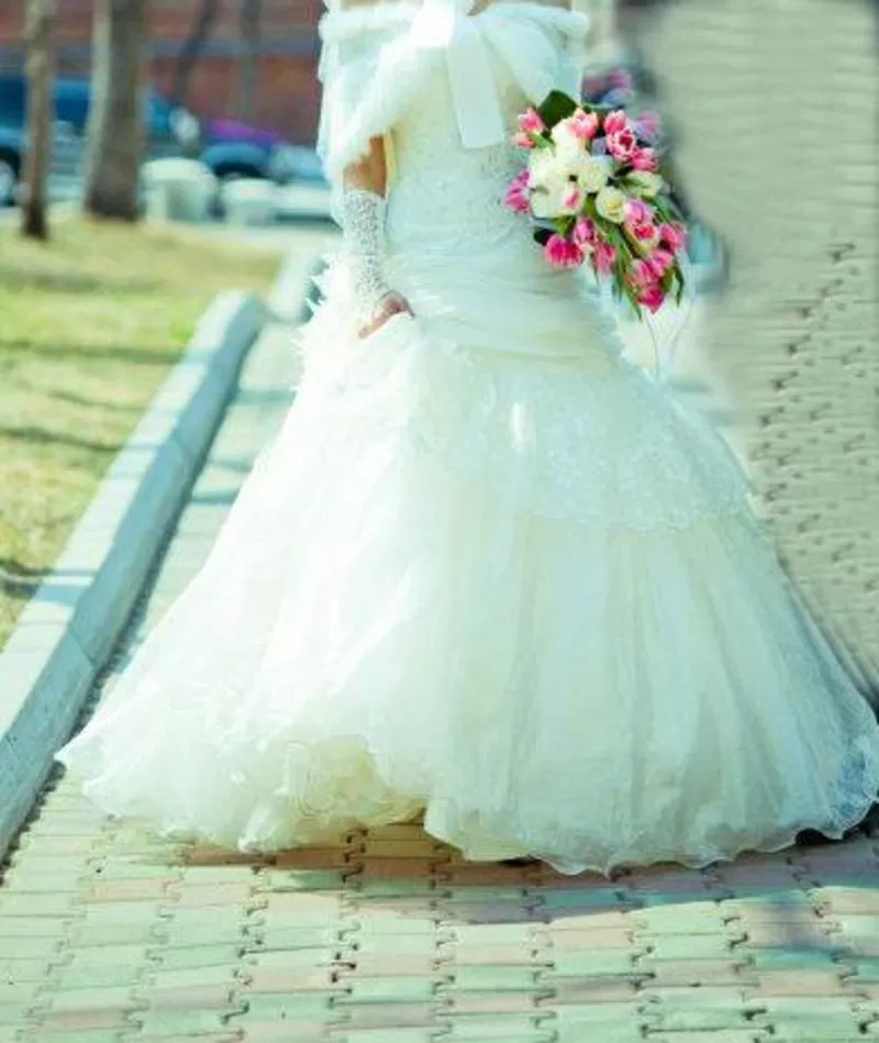 Свадебное платье молочного цвета